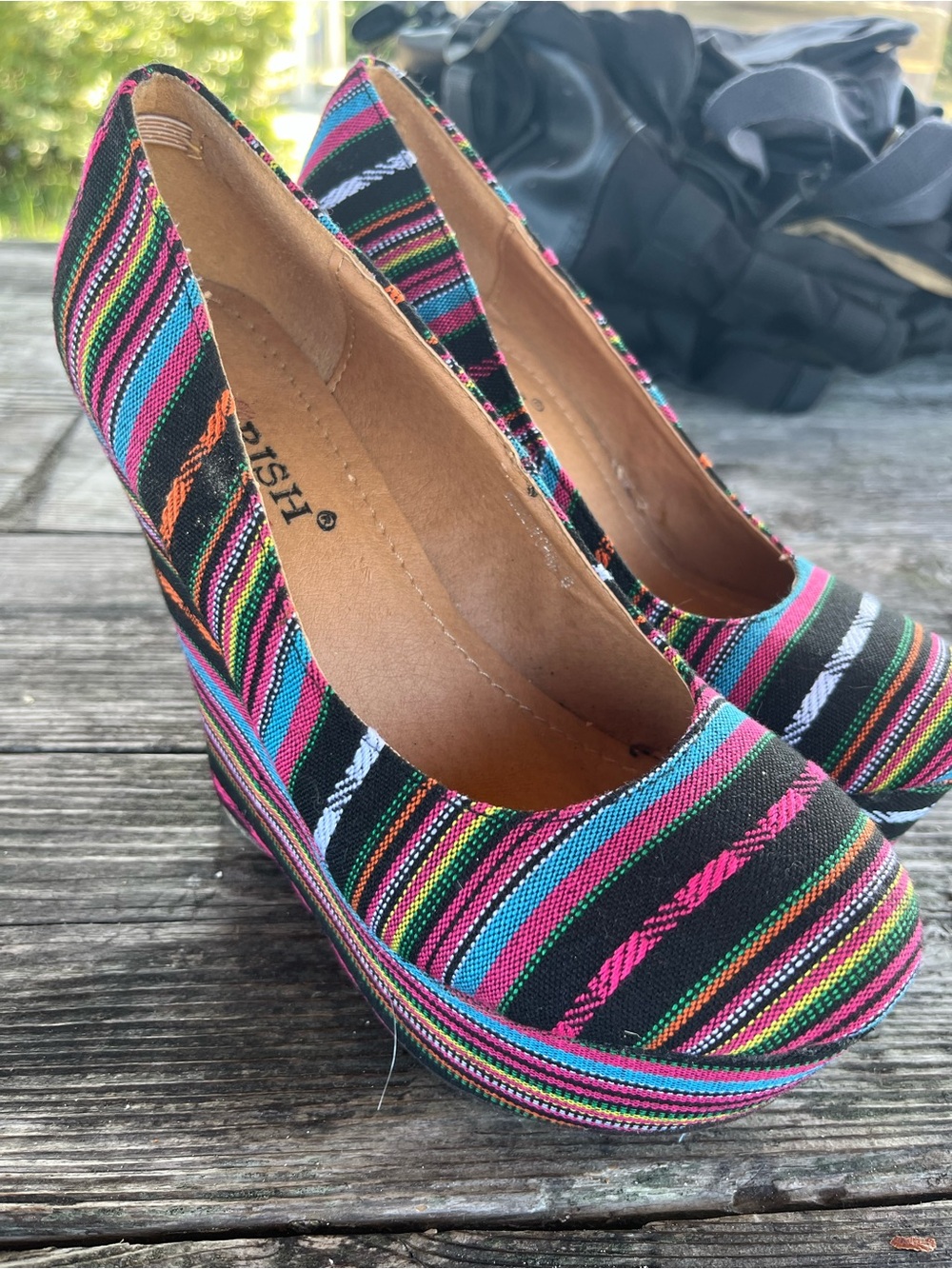 CH RISH SZ 6, Multicolor Striped Platform Wedges - Pink/Black great cond